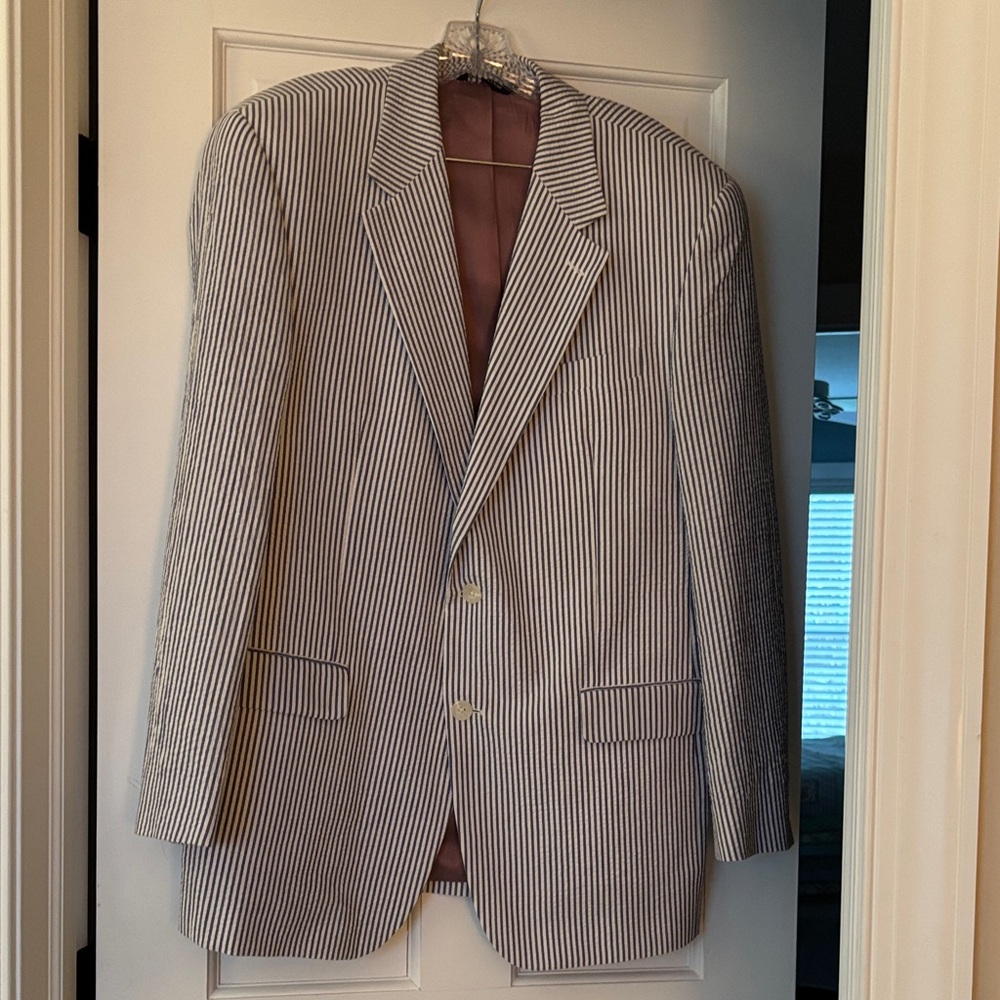 Alan Lusser Classic Striped Seersucker Blazer. Blue & white. Size 42R